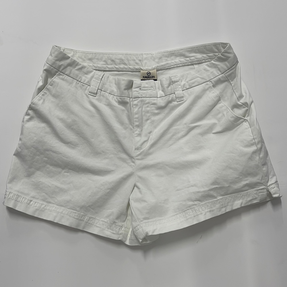 White Magellan Outdoors Shorts size 8